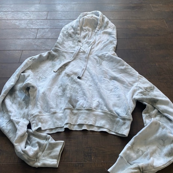 Talentless Cropped Hoodie - Picture 5 of 9